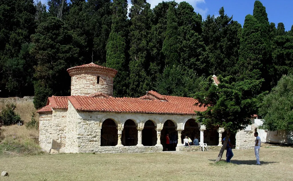 Kloster Zvernec an der Lagune von Narta nördlich von Vlora (Albanien), Klosterkirche, erbaut im 13./14. Jhdt.