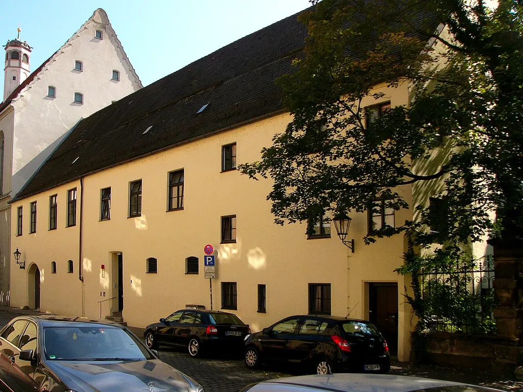 Teil des ehem. Dominikanerinnenklosters St. Katharina; zwei- bzw. dreigeschossiger Traufseitbau mit Satteldach, ursprünglich wohl drei einzelne Häuser, 16. Jahrhundert.