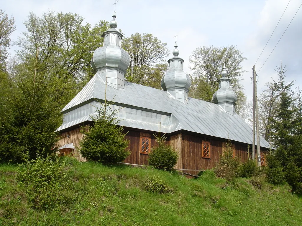 Kościół rzymskokatolicki (dawna cerkiew greckokatolicka) pw. św. Michała Archanioła w Brzeżawie