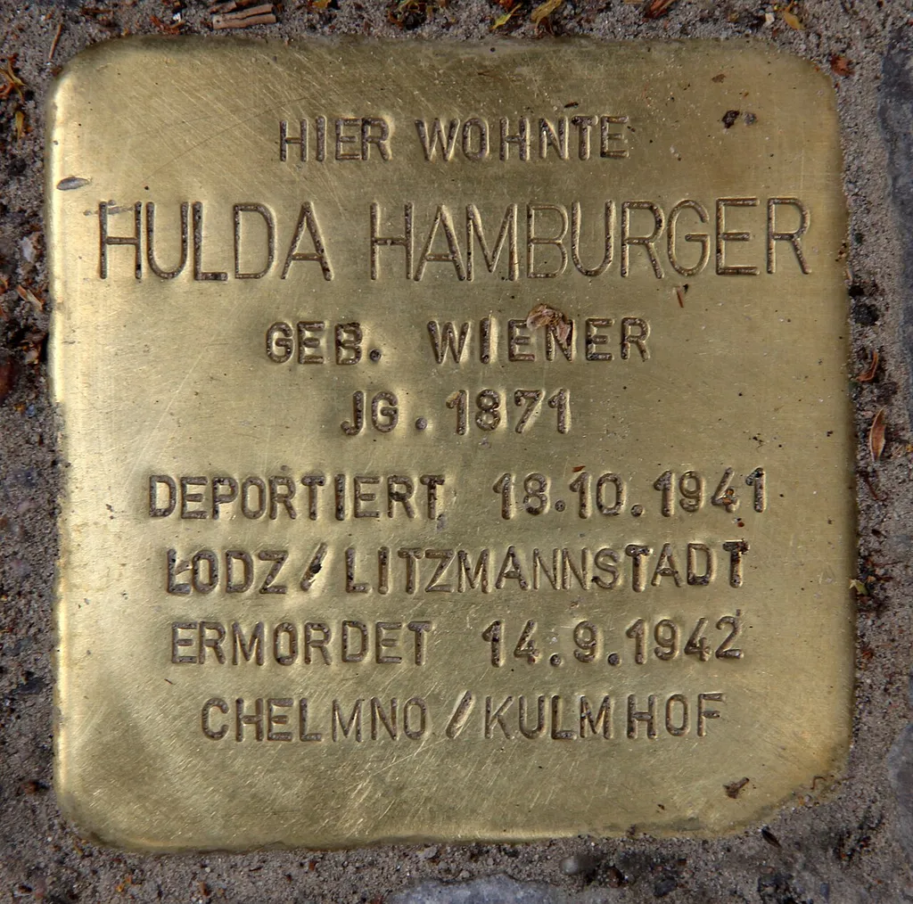 "Stolperstein" (stumbling block), Hulda Hamburger, Pariser Straße 13, Berlin-Wilmersdorf, Germany