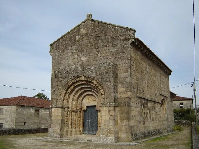 Igreja da aldeia de Bravães, Portugal.
