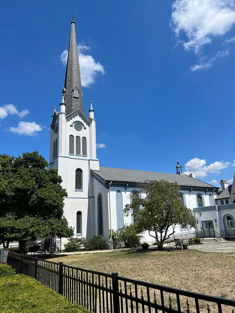 This is the church of an old Episcopal parish in Carlisle, PA, located at the site of a conference with Native Americans attended by Ben Franklin in the 1750s, and on a square set aside for public use by the Penn family.