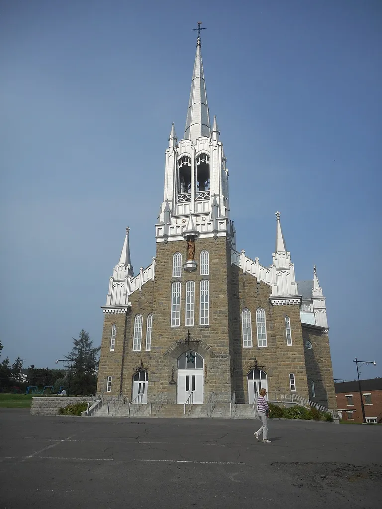 Église de Saint-Jacques-le-Majeur, 100, place de l'Église, Causapscal, Québec patrimoine-culturel.gouv.qc.ca