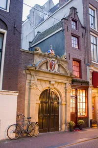 Poort bij Oude Hoogstraat 22, Amsterdam