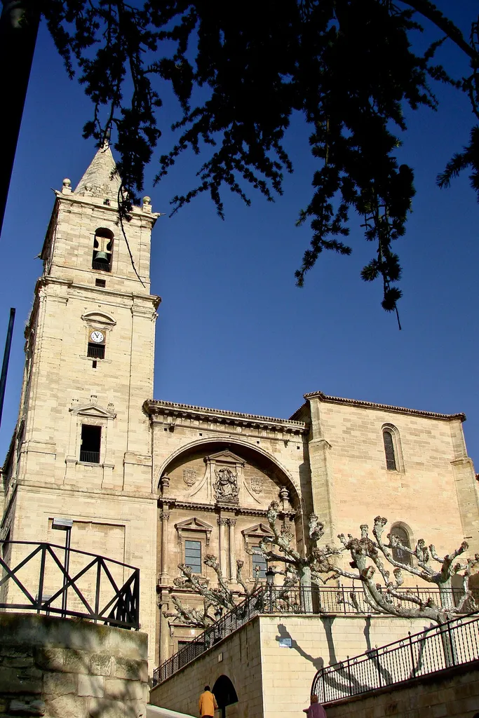Iglesia de la Asunción en la localidad de Navarrete, La Rioja - España
