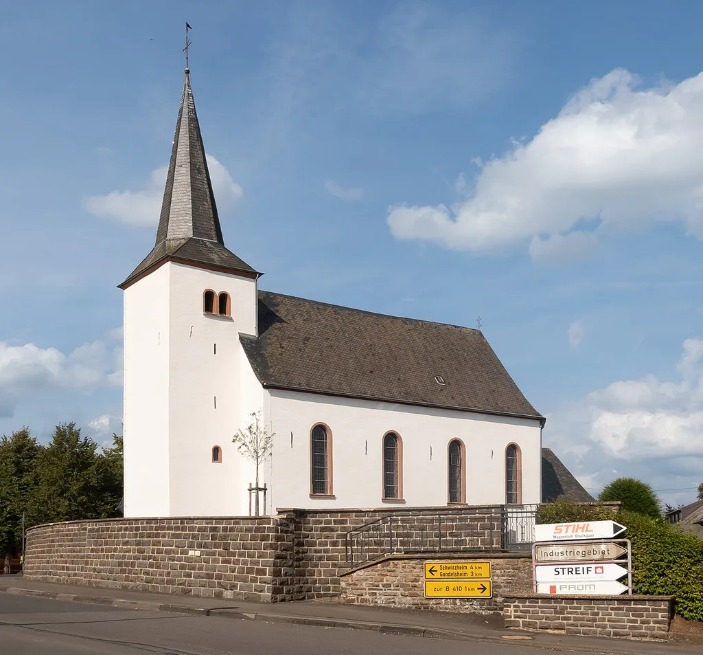 Weinsheim, catholic church: Pfarrkirche Sankt Willibrord