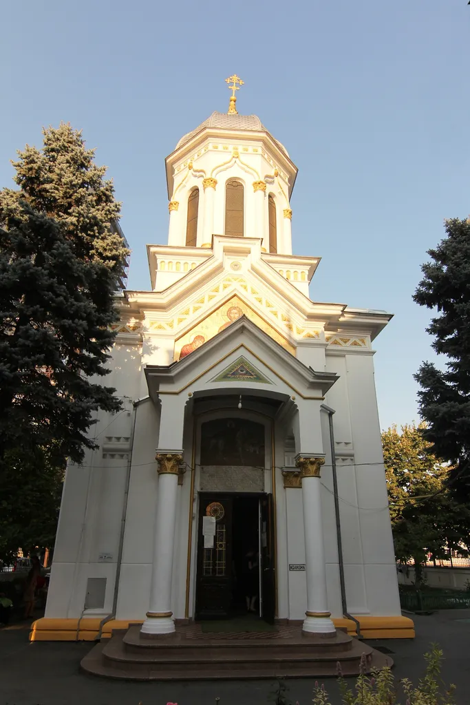 Biserica "Sf. Mina" (intrare)