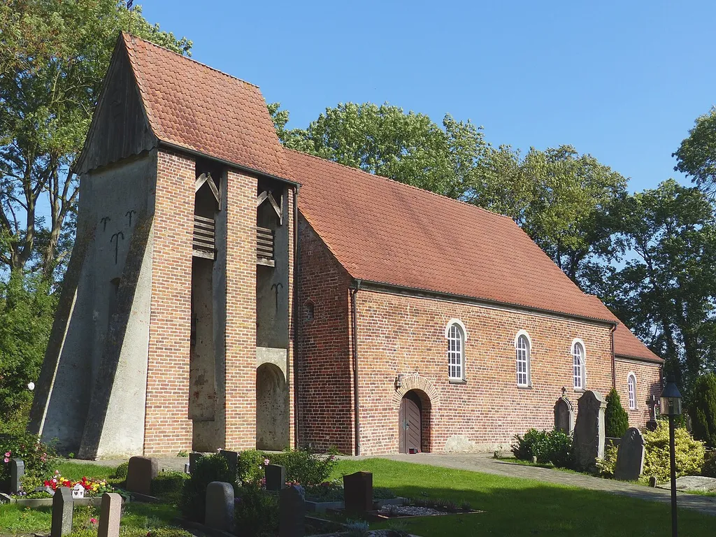 Dorfkirche in Aschwarden-Bruch von Südwesten