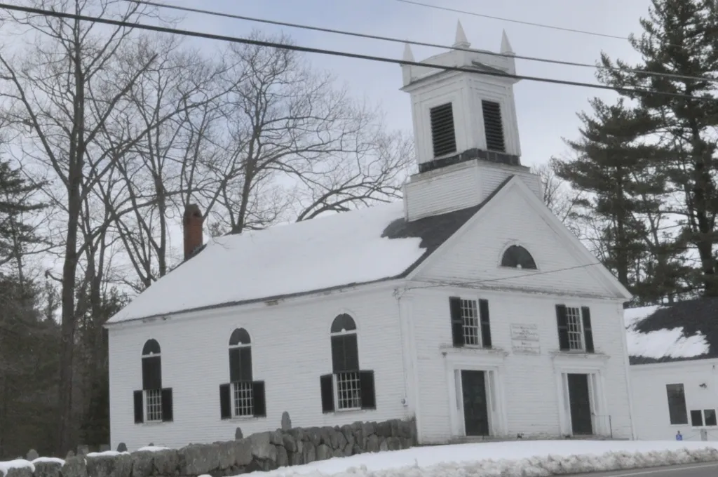The Union Meetinghouse-Universalist Church, Kensington, New Hampshire This is an image of a place or building that is listed on the National Register of Historic Places in the United States of America. Its reference number is 13000008 (Wikidata).