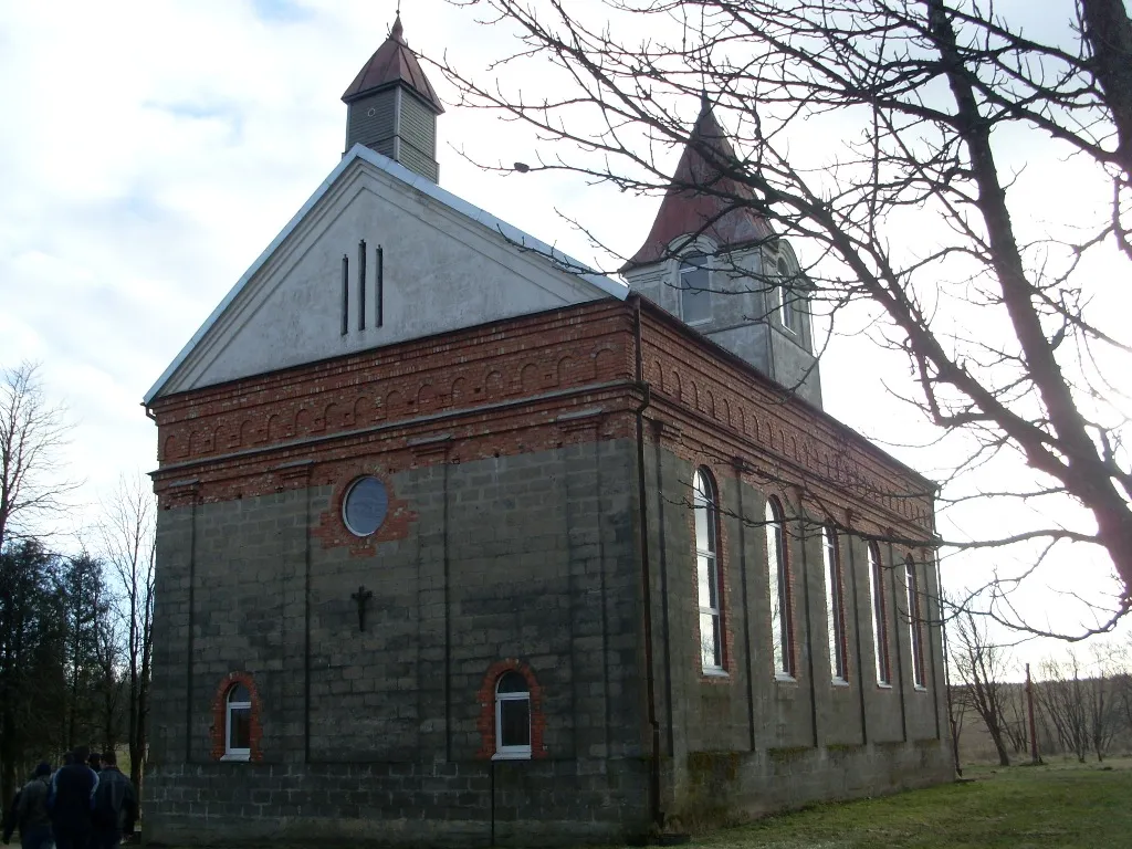 Pakutuvėnai church
