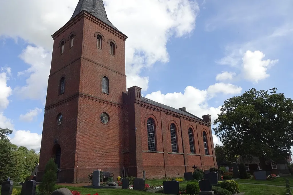 Neuenbrok ist ein Ortsteil der niedersächsischen Stadt Elsfleth an der Unterweser.