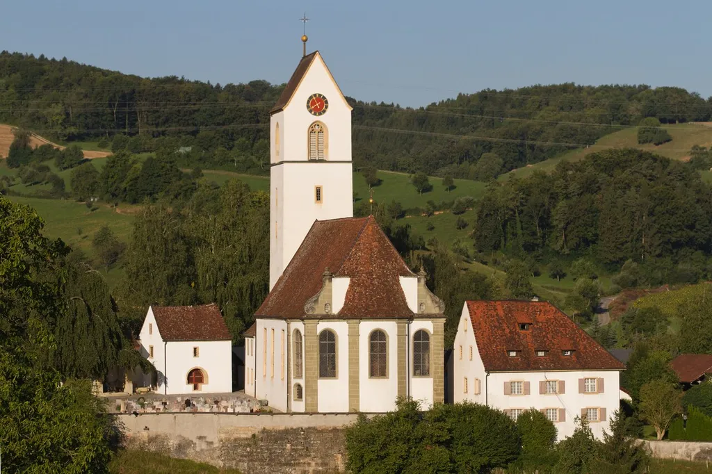 Beinhaus, Kirche St. Niklaus und Pfarrhaus in Herznach (AG)