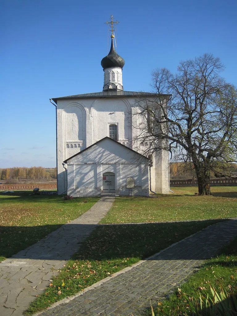 Façade de l'église à Kideksha