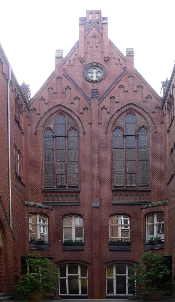 Erlöserkirche im Hof der Schröderstraße 5