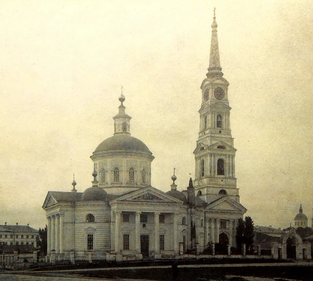 Кафедральный собор Успения Пресвятой Богородицы в Рыльске. Дореволюционная открытка