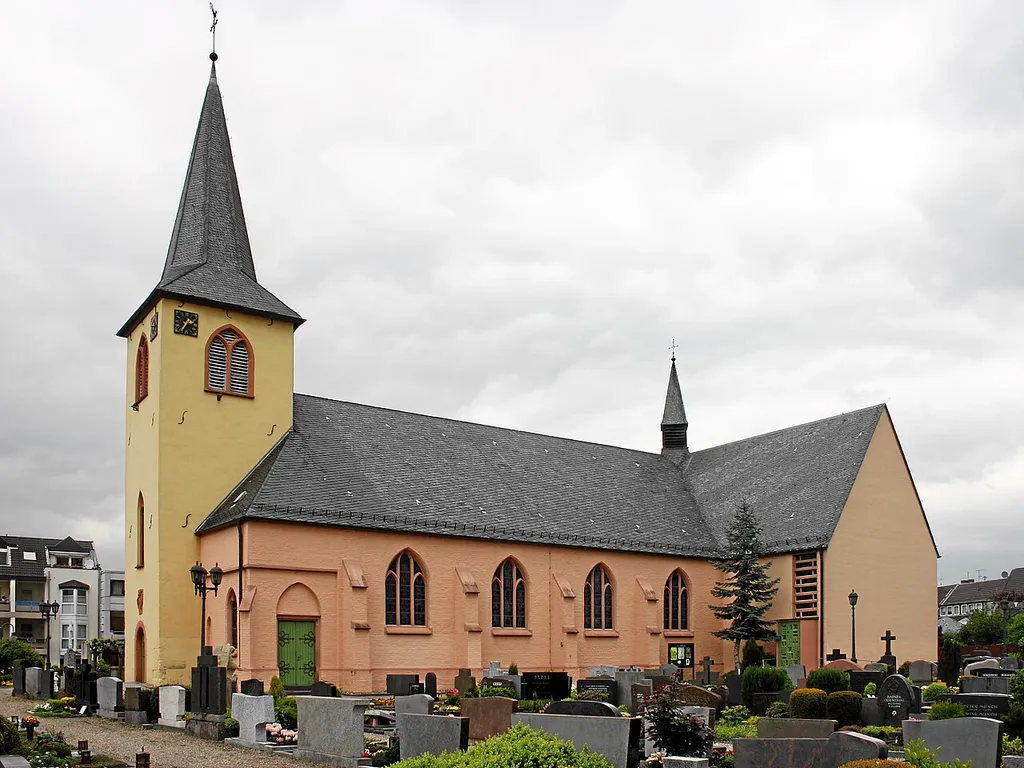 Niederkassel-Mondorf, Germany. Roman-catholic church Saint Laurence, exterior view from South-West.