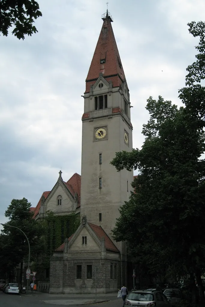 Straßenfront der Philipp-Melanchthon-Kirche