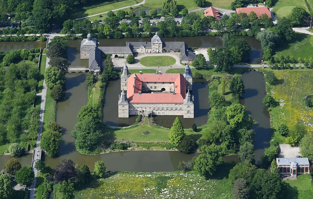 Aerial image of Schloss Westerwinkel (view from the south)