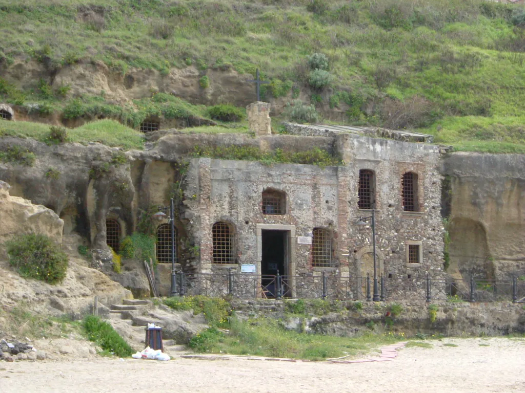 Chiesetta di "Piedigrotta" - Pizzo Calabro