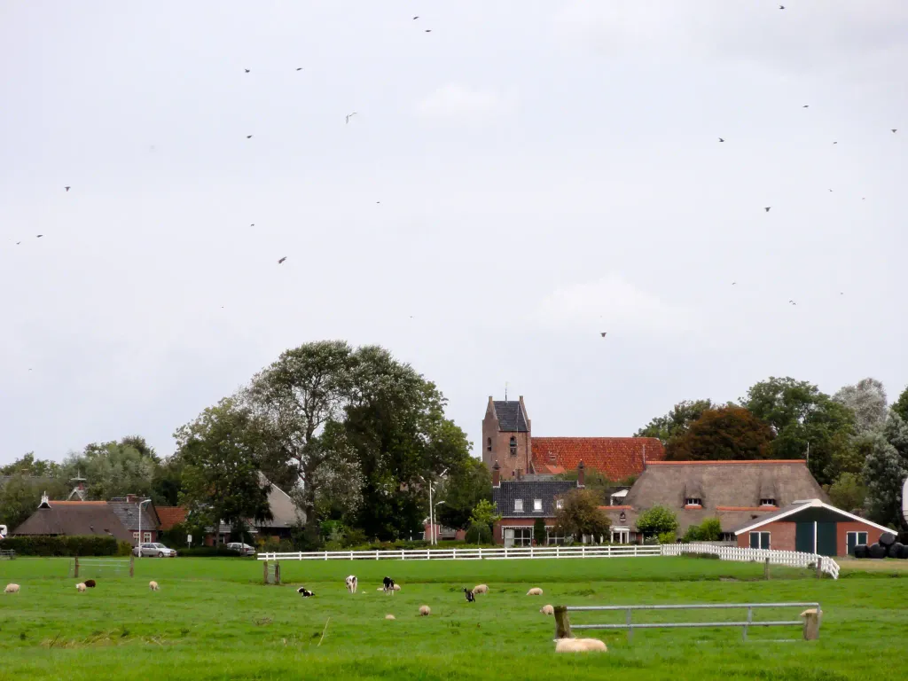 Hervormde kerk met toren van Oostrum