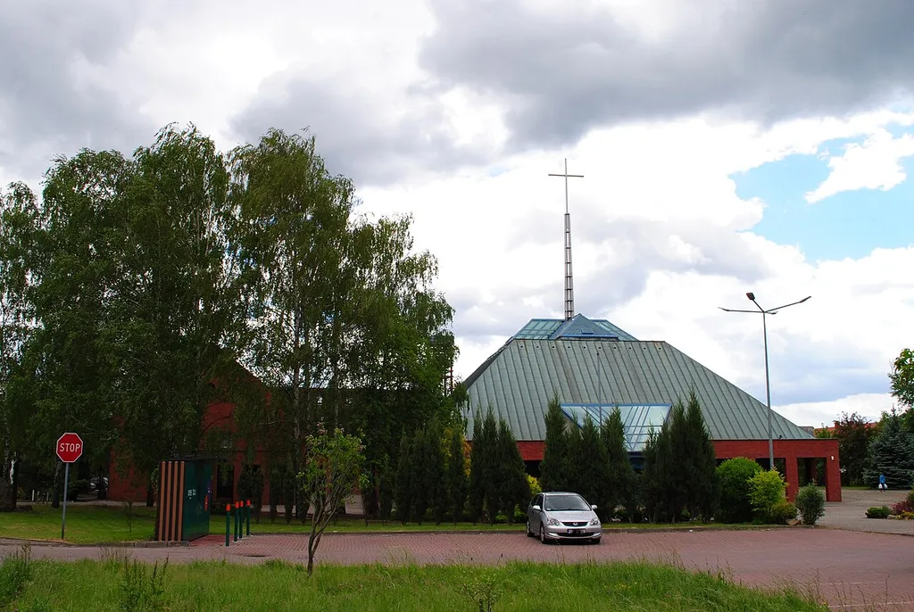 Katowice - Brynów część wschodnia-Osiedle Zgrzebnioka. Ulica Gawronów. Kościół pw. Matki Bożej Niepokalanej Jutrzenki Wolności