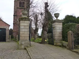 Gates and gatepiers to the churchyard of St. Andrew