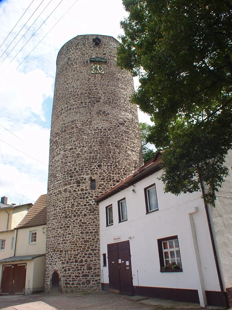 Burg Krosigk eigenes Foto von 2003, public domain. Mewes 07:08, 8. Jan 2005 (CET) Bergfried
