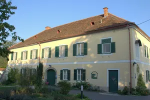 Pfarrhof, ehem. Kloster, Haus der Frauen