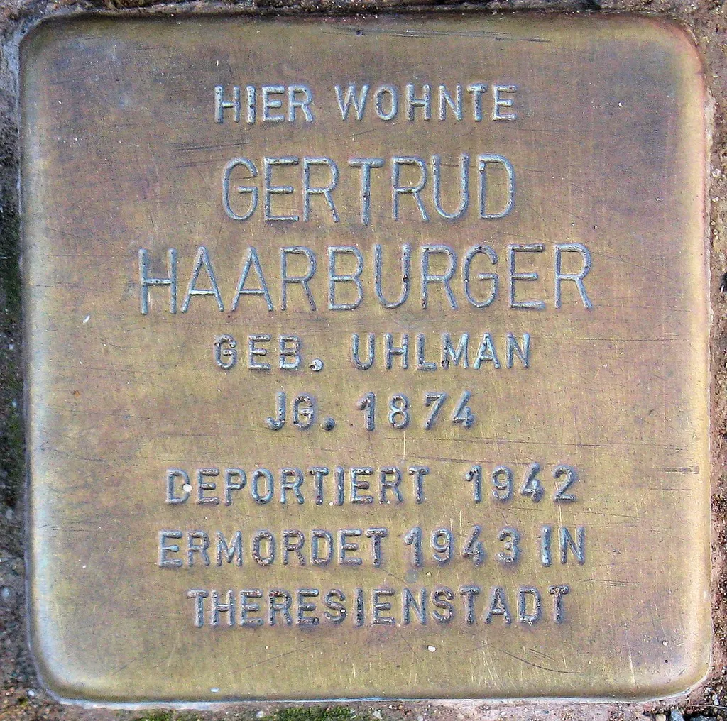 Stolperstein Stuttgart - Augustenstraße 49 - Gertrud Haarburger Hier wohnteGertrudHaarburgerGeb. UhlmannJg. 1874Deportiert 1942Ermordet 1943 inTheresienstadt