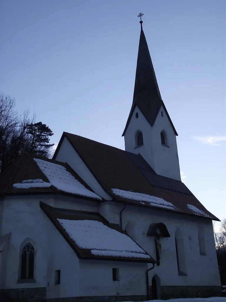 Ravne
