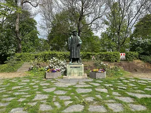 Agricola-Statue und Bahnhofspark