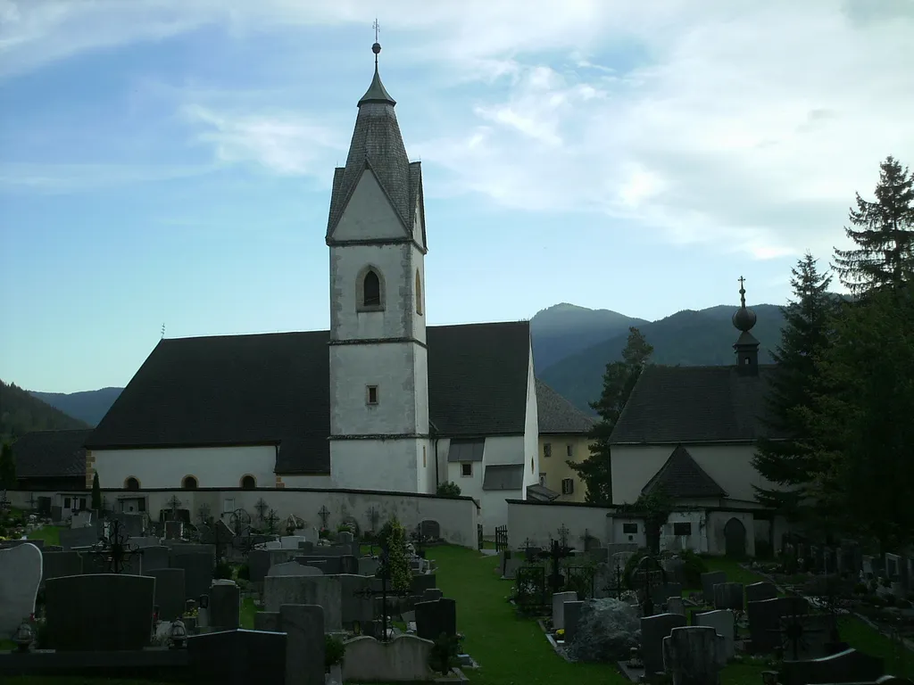 Kath. Pfarrkirche hl. Magdalena und Kirchhof in Tragöß/Österreich.