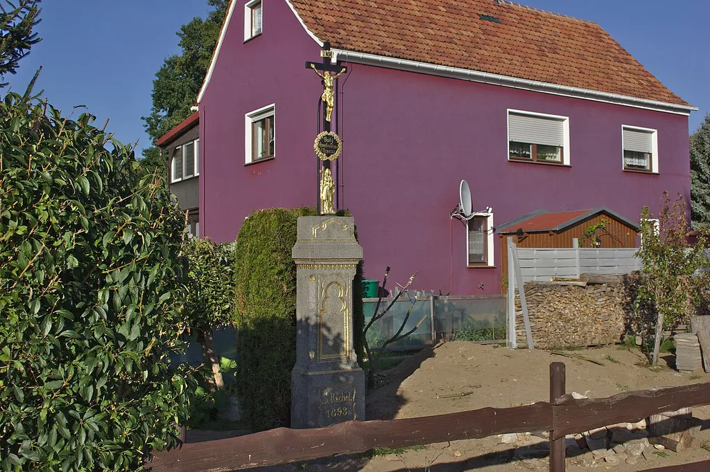 Swjaty křiž we Łazku, Při Klóšterskej wodźe čo. 15 (kulturny pomnik)