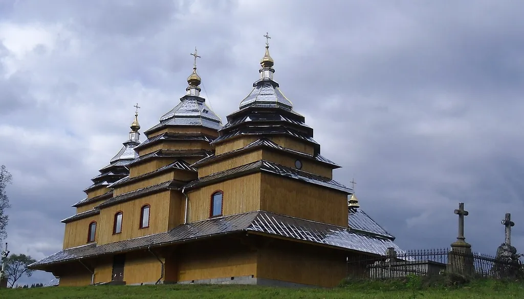 Church of St.Michael (wood), Plav'ye. The church restored after the collapse of the Soviet Union.