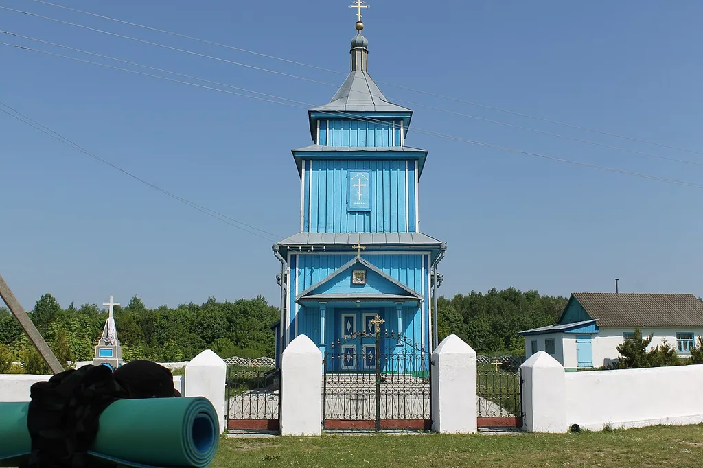 Іоанно-Богословська церква (мур.), с.Теремне 1879 року. На території біля церкви є могила дев'ятьох повстанців УПА, які полягли в бою з енкаведистами у 1943 році. Фото було зроблено в травні 2015 року під час Весняного мандрівного табору "Стежками князів Острозьких"