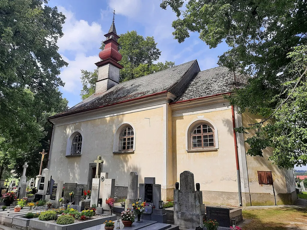 Kostel Božího Těla v Počátkách - pohled ze hřbitova 1