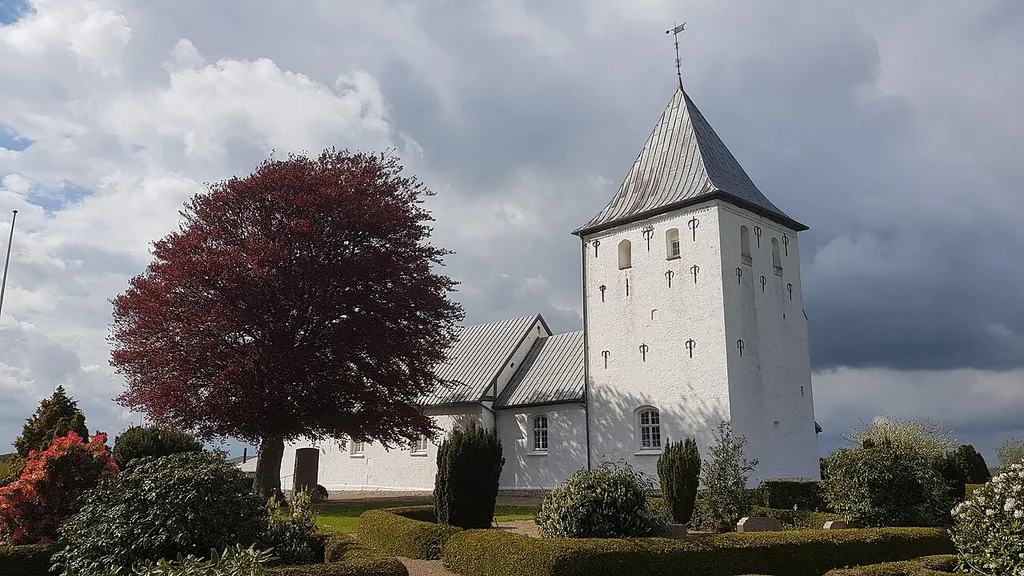 Grarup Kirke set fra sydøst