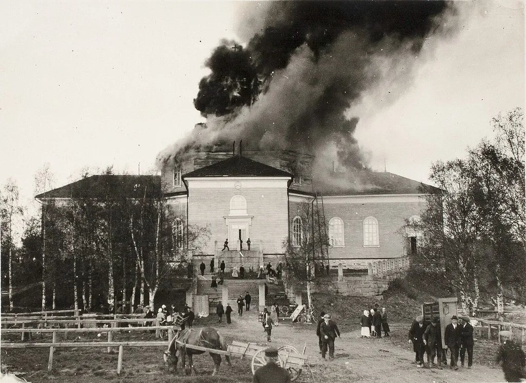 Jämsä old church burning in Finland in 1925