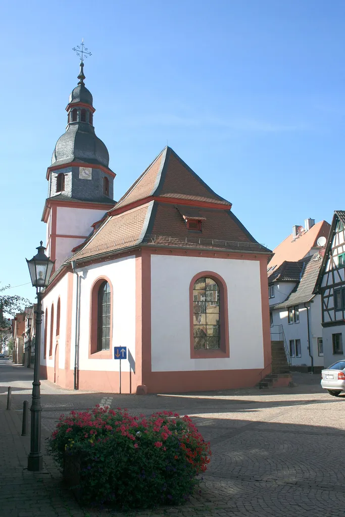 Evangelische Pfarrkirche in Breuberg-Neustadt Erbacher Straße 1, Ansicht von Osten.
