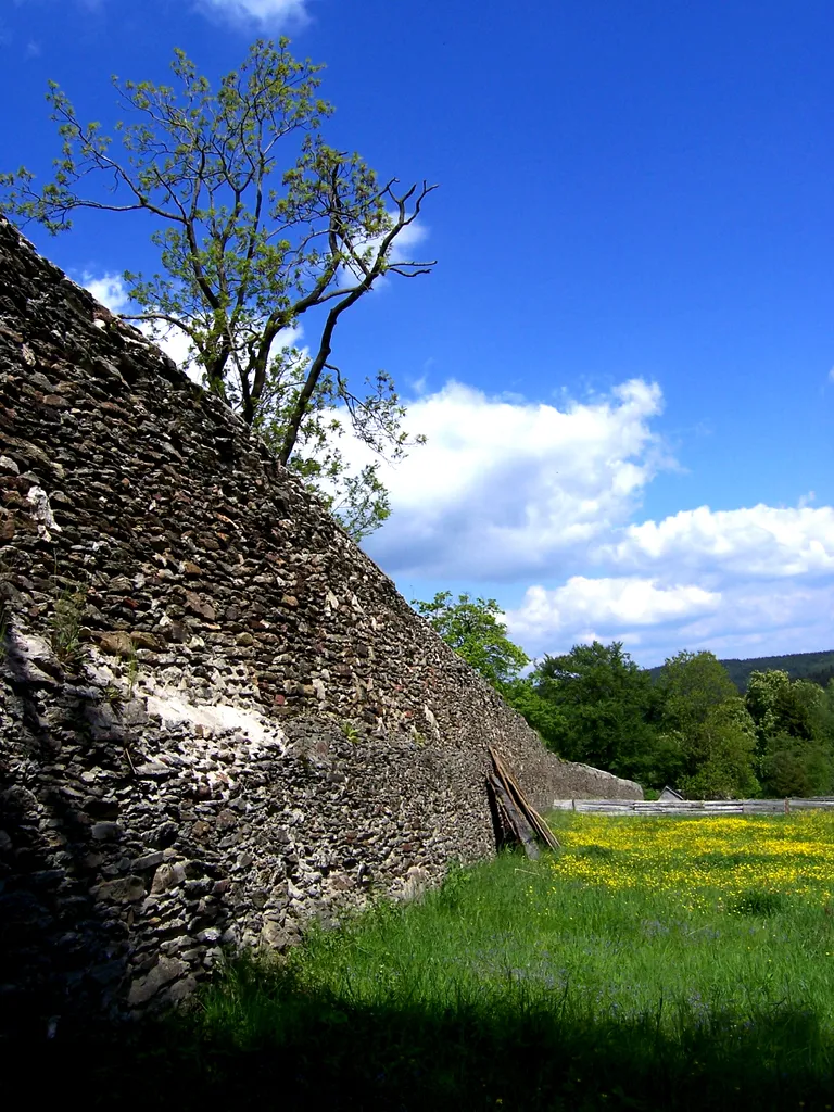 Kloster Grünhain, Nördliche Klostermauer