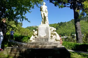 Holland Monument