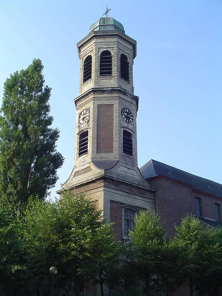 Sint-Gerulphus kerk Drongen (Gent) gelegen in het centrum van Drongen