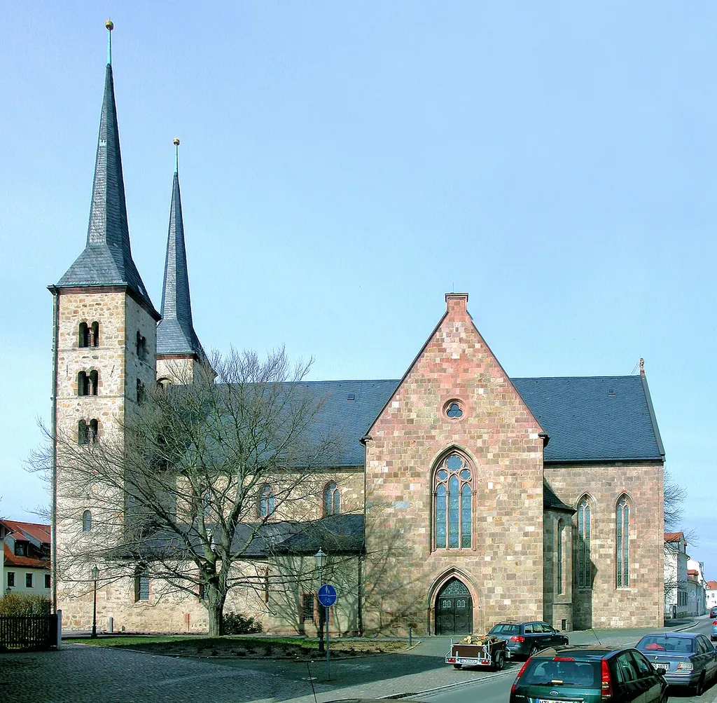 21.03.2009 04668 Grimma, Frauenkirchhof: Frauenkirche Grimma (GMP: 51.232698,12.726630), Pfarrkirche Unserer Lieben Frauen. Frühgotischer Bau mit spätromanischem Westwerk, begonnen 1230/40, Ostteile vollendet um 1300. Dreischiffige Pfeilerbasilika mit Querschiff. [DSCN35754-35755.TIF]20090321330MDR.JPG(c)Blobelt