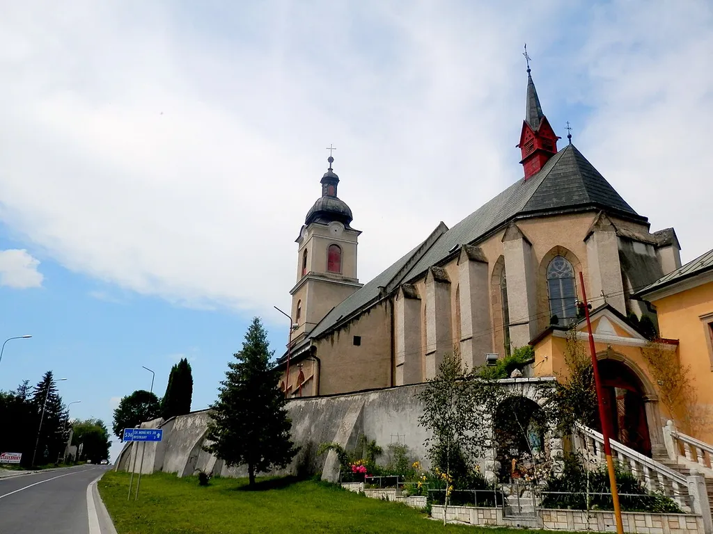 This media shows the protected monument with the number 810-811/0 CHMSK/810-811/0,CHMSK/810-811(other) in the Slovak Republic.