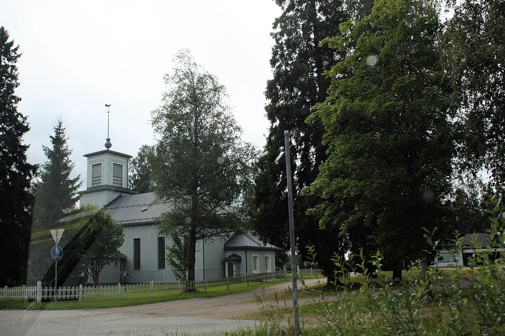 Pylkönmäki Church seen through a car window on Regional road 636