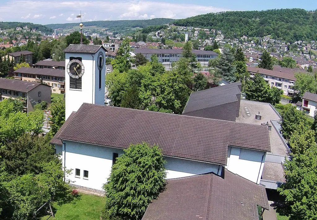 Blick auf die reformierte Kirche Wettingen