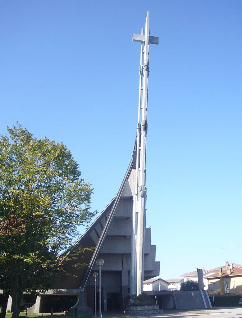 La chiesa parrocchiale dei Santi Pietro e Paolo di Majano