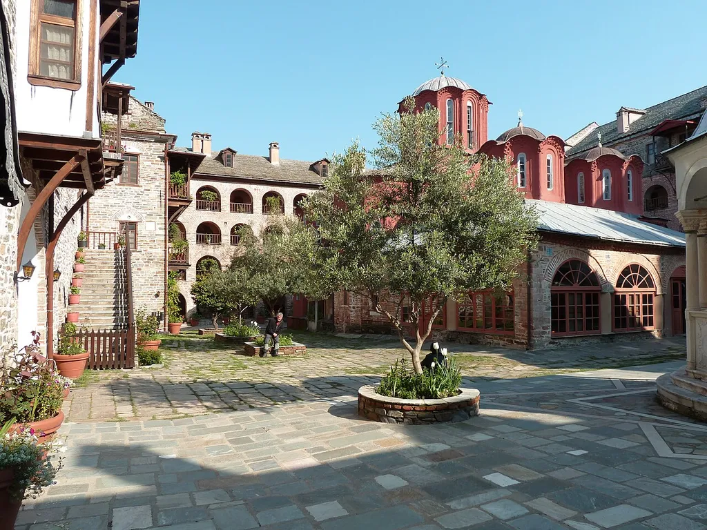 Cour intérieure du monastère de Koutloumousiou (Mont Athos)