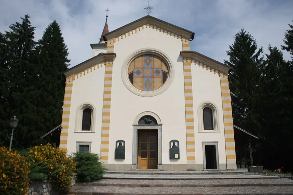 Chiesa di San Vittore a Esino Lario.