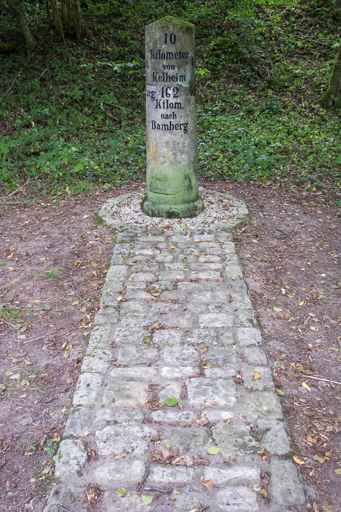 Kilometerstein 10 KM Riedenburg